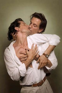 Self-Kissing Exhibits Image 8
