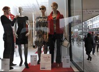 Faux Full-Figured Models Image 3