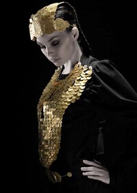 Gold Coin Headdresses Image 2