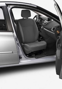 Swiveling Auto Seating Image 3