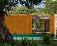 Eco-Friendly Tropical Homes Image 2
