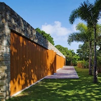 Eco-Friendly Tropical Homes Image 8