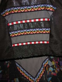 Triangular Totemic Silhouettes Image 8