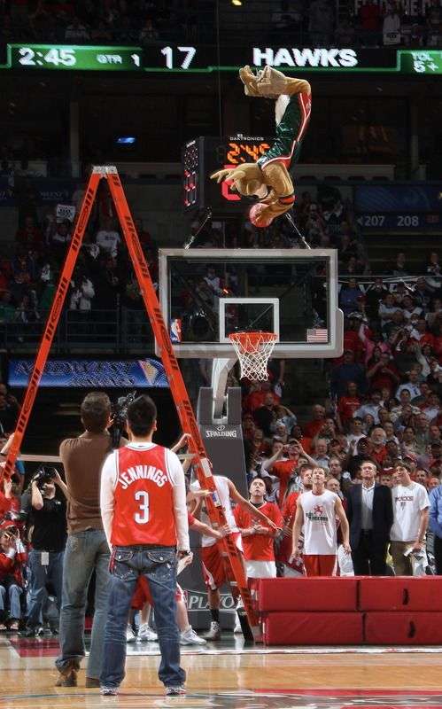Death-Defying Slam Dunks