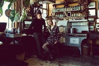 40s-Inspired Coupletography Image 7