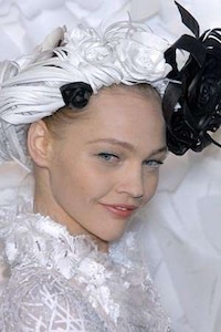 Chic Sheet Shows Image 2