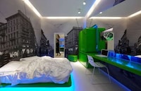 Neon Block Rooms Image 3