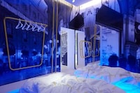 Neon Block Rooms Image 8