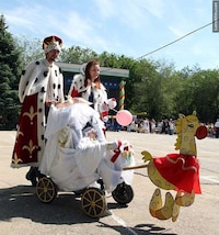 Bizarre Baby Strollers Image 3