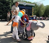 Bizarre Baby Strollers Image 4