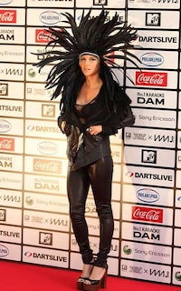 Oversized Tribal Headpieces Image 4