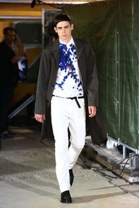 Skinhead-Inspired Fashion Image 5