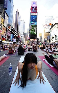Street Yoga Parties Image 6