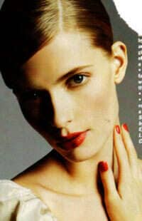 Sophisticated Crimson Pout Image 5