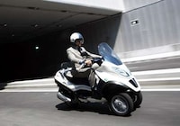 Hybrid Three-Wheelers  Image 2