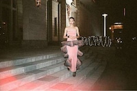 Couture Sightseeing Editorials Image 4