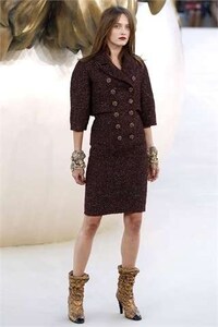 Modern Medieval Fashion Image 2