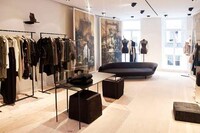 Retail Fashion Exhibits Image 4