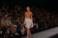 Shoulder-Baring Fashion Image 2