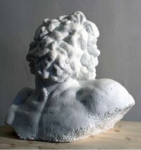 Distorted Traditional Statues Image 7