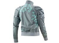 Glow-in-the-Dark Athletic Gear Image 7