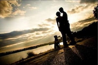 Silhouetted Romance Shoots Image 2