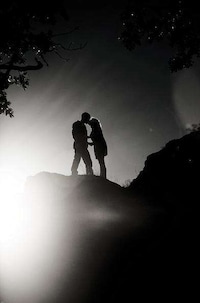 Silhouetted Romance Shoots Image 6