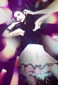 Indigo-Tinted Photo Spreads Image 4
