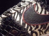 White Tiger Print Sneaks Image 2