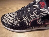White Tiger Print Sneaks Image 3