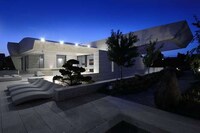 Glamorous Poolside Abodes Image 4