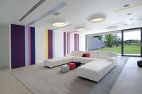 Glamorous Poolside Abodes Image 6