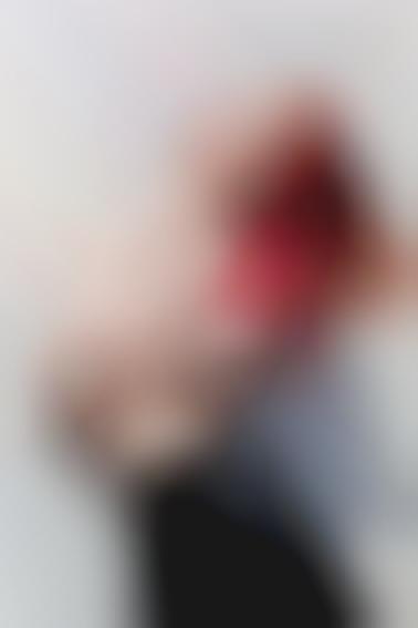 Revealing Redhead Shoots