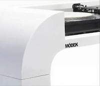 Sleek White Turntables Image 2
