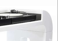 Sleek White Turntables Image 4