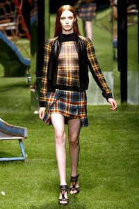 Multi-Plaid Fashion Image 4