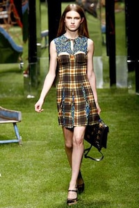 Multi-Plaid Fashion Image 7