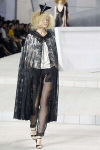Marc Jacobs Falls Apart Image 3