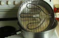 Pizza Maker Runs On Standard Electricity