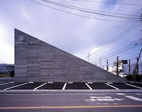 Sloping Rooftop Cafes Image 3