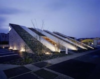 Sloping Rooftop Cafes Image 4