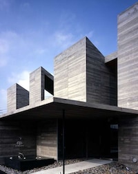 Sloping Rooftop Cafes Image 6