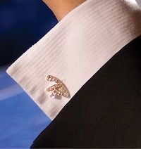 Signature Sleeve Accessories Image 3