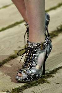 Fluttering Spring Shoes Image 4