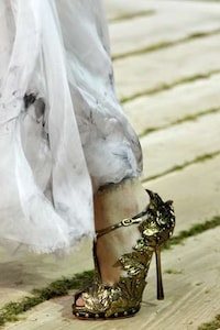Fluttering Spring Shoes Image 7