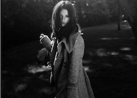 On-Set Fashion Duos Image 8