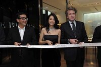Diamond-Studded Openings Image 3
