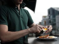 Cutlery-Embedded Packaging Image 2