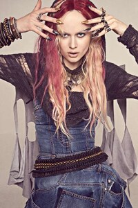 Couture Neck Braces Image 2