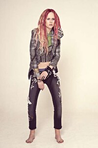 Couture Neck Braces Image 4